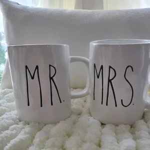 Mr & Mrs Mug Set